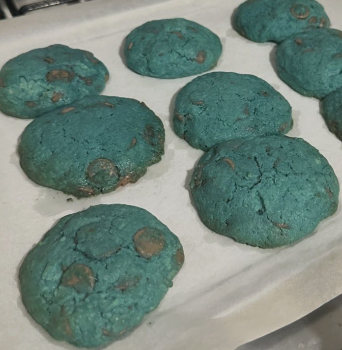 diangelart's tweet photo. i’m very proud of my blue cookie recipe that doesn’t turn green ☺️ https://t.co/ShTpJTjlPw