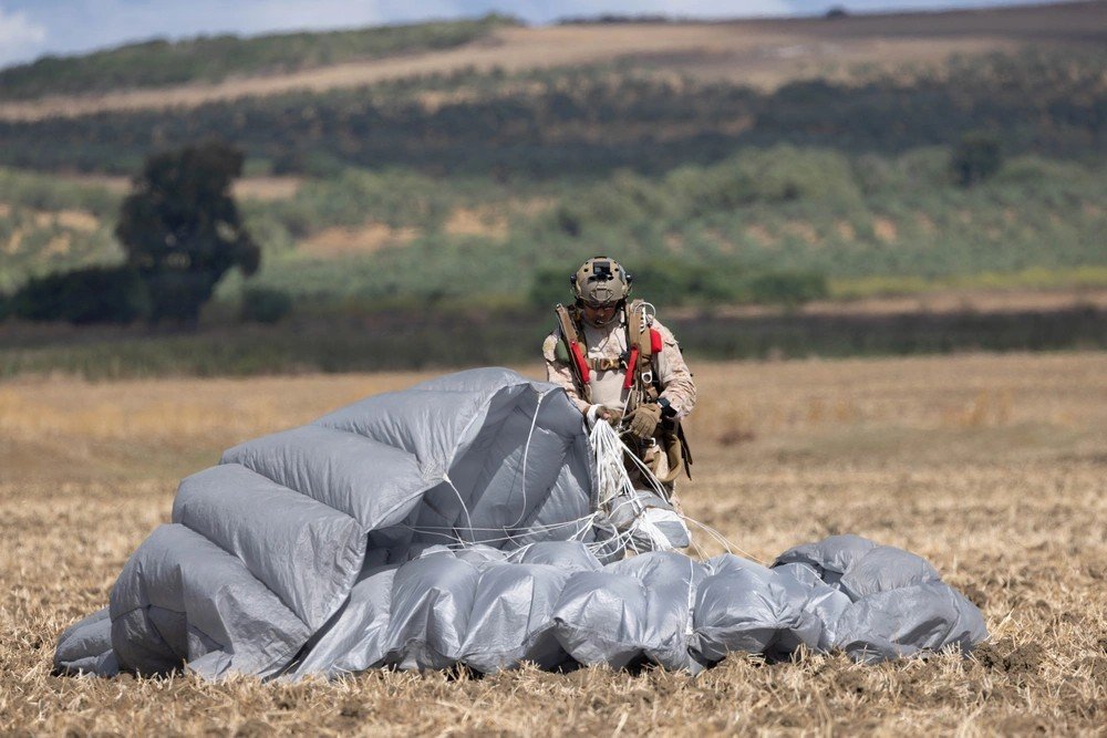 iimefmarines's tweet photo. U.S. Marines with the @2dMarDiv conduct free fall training in Bizerte, Tunisia.

📷 By Lance Cpl. Isaac Garza

@USMC @DeptofWar https://t.co/Ggj1usBmf7