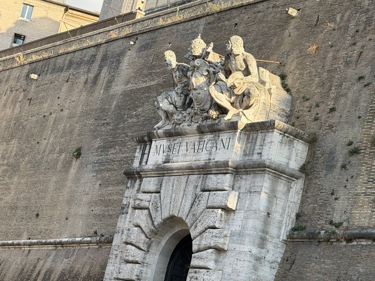 RobertR6767's tweet photo. Trip of a lifetime!
Roma https://t.co/gbt4Bs8UP7