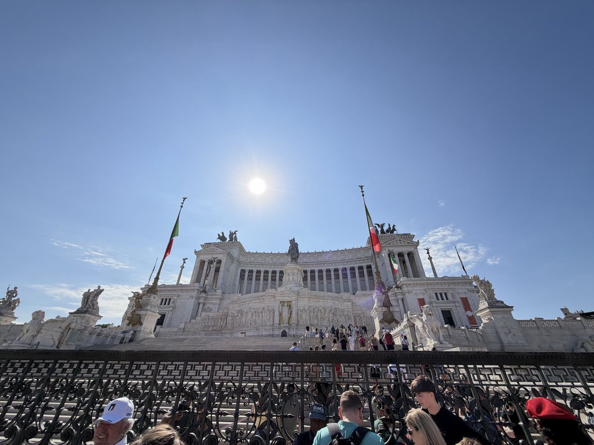 RobertR6767's tweet photo. Trip of a lifetime!
Roma https://t.co/gbt4Bs8UP7