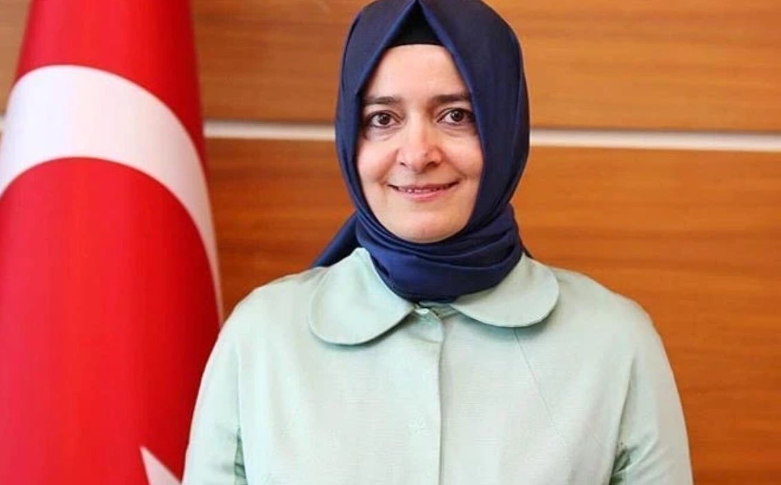 HANZADE034's tweet photo. Şuraya bir dini bütün, muhafazakar ve İslam mücahidesi koyalım.

Allah için malı ile canı ile vatana millete memlekete dini İslam'a hizmet eden bir mücahide... https://t.co/oHg5qPKuzN
