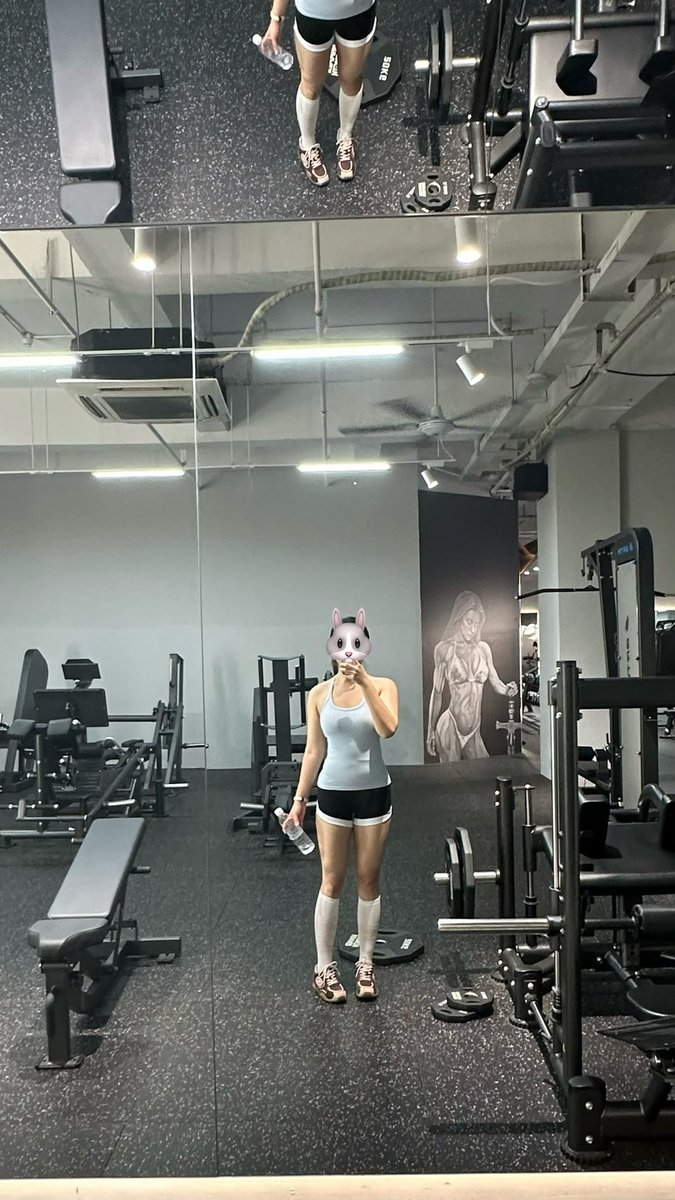 Rylee733148's tweet photo. 网上说喜欢腿粗的现实却都叫我… https://t.co/C8wdeLs8tt