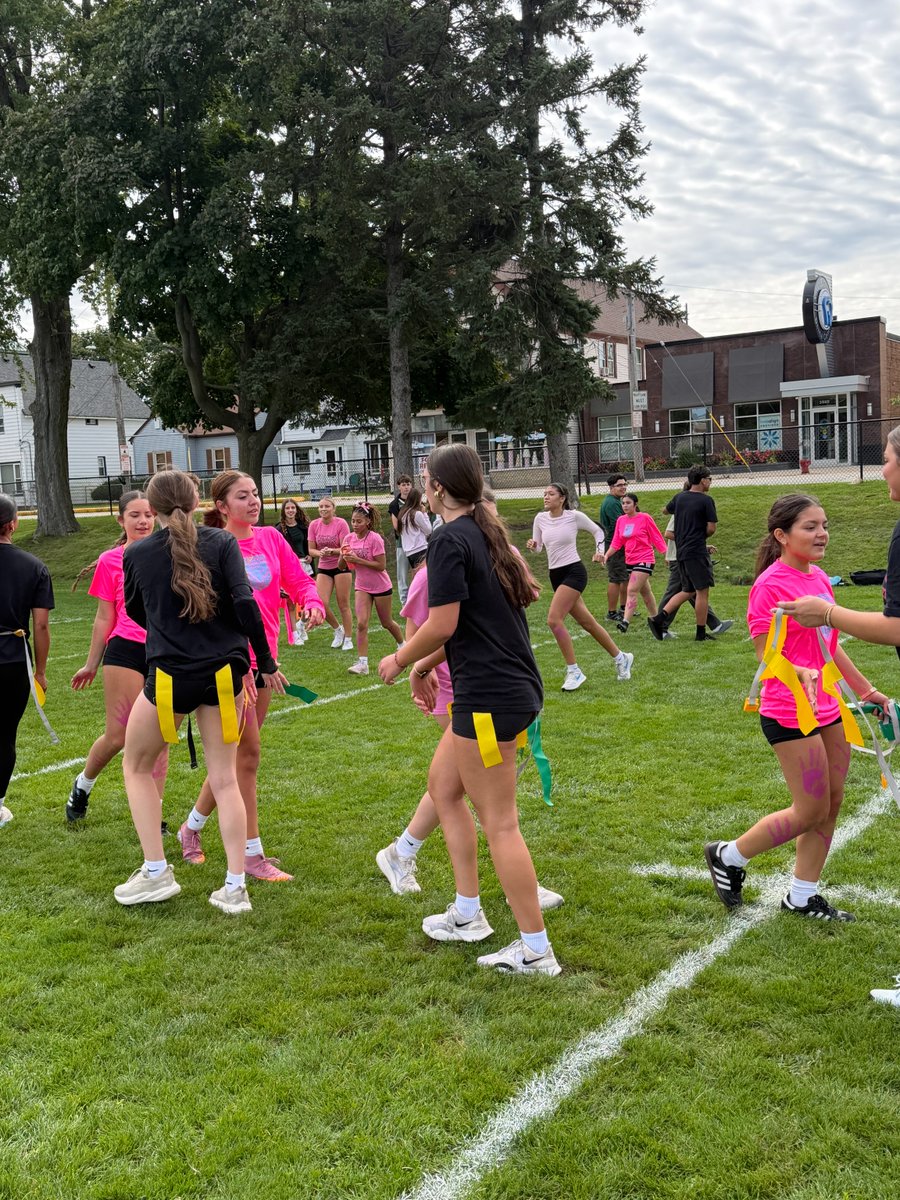 STMCavaliers's tweet photo. Powderpuff Showdown๐
The juniors and seniors hit the field for some friendly Homecoming competition, but there could only be one winner...Congratulations to the Seniors on taking the win๐๐
#STM #Cavaliers #STMStrong #Powderpuff #HomecomingWeek https://t.co/vpgVGOxvdF