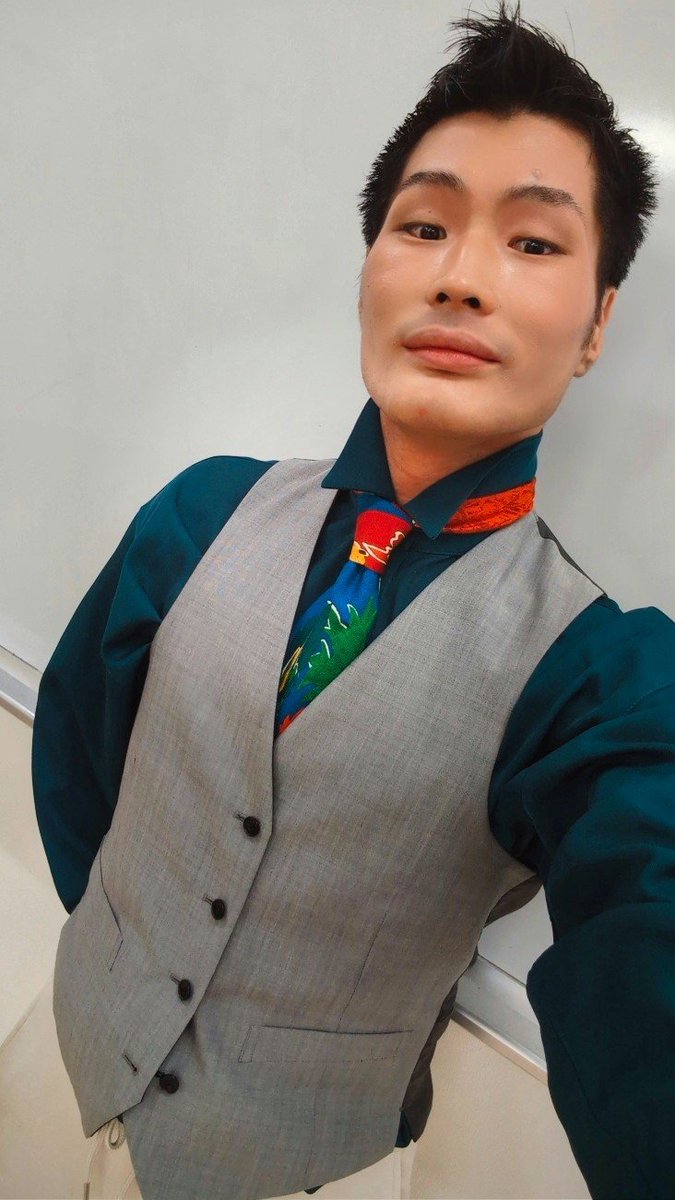 pe5108's tweet photo. 約1週間ぶりの #じかメロ 稽古✨
ダリア様の衣装候補を着てみての演技✨

なかなかテンションが上がるじゃないの❤️‍🔥
でも指先の意識がまだまだね、エレガントさが全っ然足りないわ…！

これからどんどんギア上げてくからあんた達、覚悟しなさい😘 https://t.co/hYuDxKa3ug