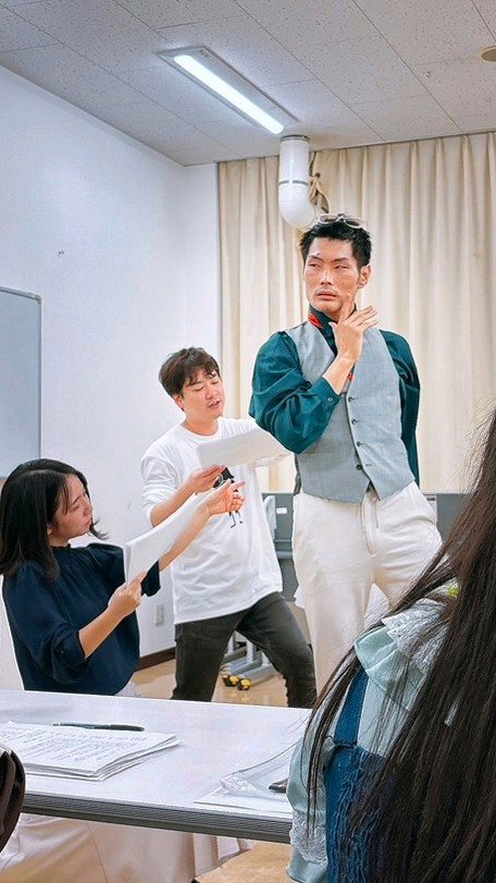 pe5108's tweet photo. 約1週間ぶりの #じかメロ 稽古✨
ダリア様の衣装候補を着てみての演技✨

なかなかテンションが上がるじゃないの❤️‍🔥
でも指先の意識がまだまだね、エレガントさが全っ然足りないわ…！

これからどんどんギア上げてくからあんた達、覚悟しなさい😘 https://t.co/hYuDxKa3ug