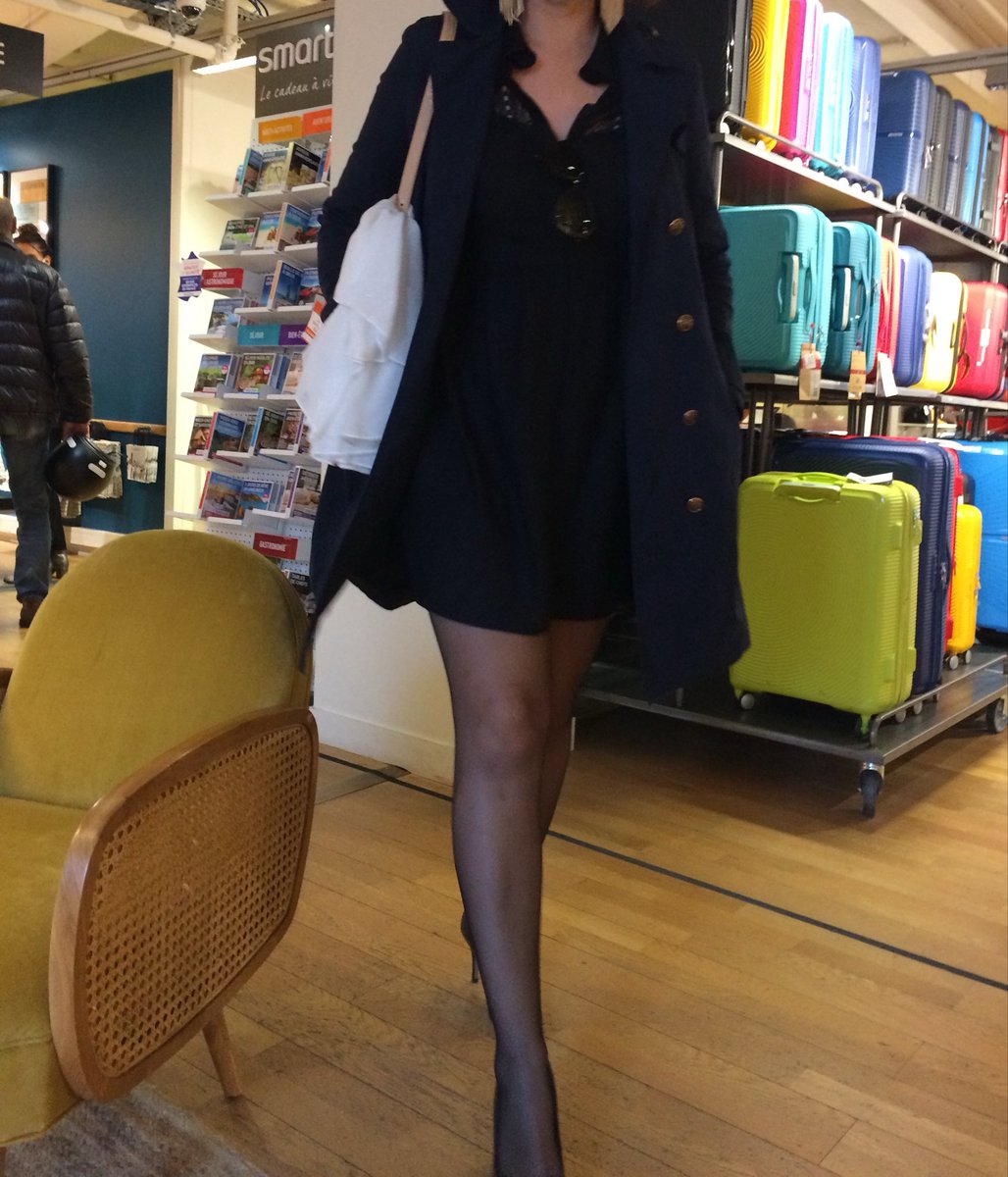 MissMagdalena75's tweet photo. Flash back sur 2026 en nylon 
Et bientôt le retour des bas et des jupes courtes 😍 https://t.co/iVfyMj8unQ