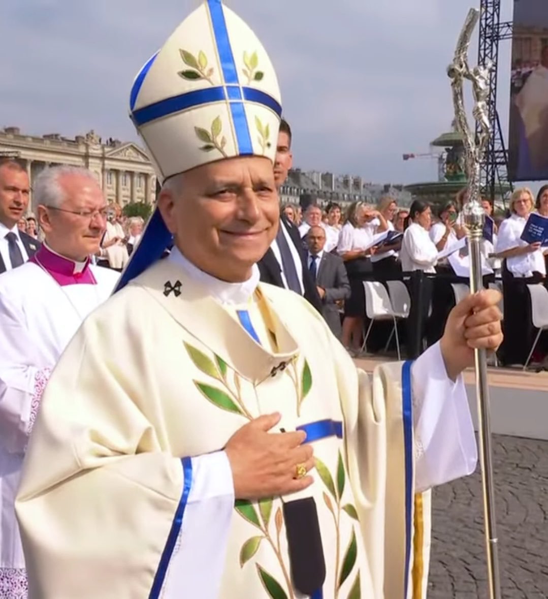 kalmantibs's tweet photo. So grateful that America 🇺🇸 has given the world a true leader; a man of faith, grace, compassion, decency, and boundless humanity.

Thank you kindly, @Pontifex. You have stirred the souls of so many in Paris today, and around the world.

🙏🏼🌍🕊️

📷 Photo @RichRaho https://t.co/9HEm52eGuj