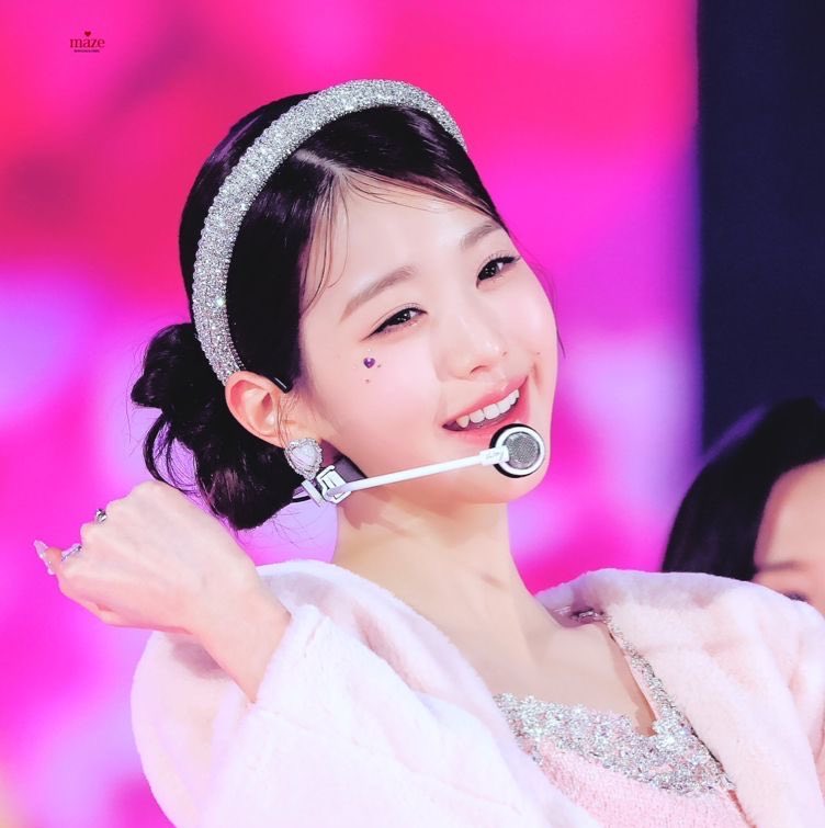 goyeongie's tweet photo. international #wonyu day 🐰🩷 https://t.co/HnesY7ZUGF