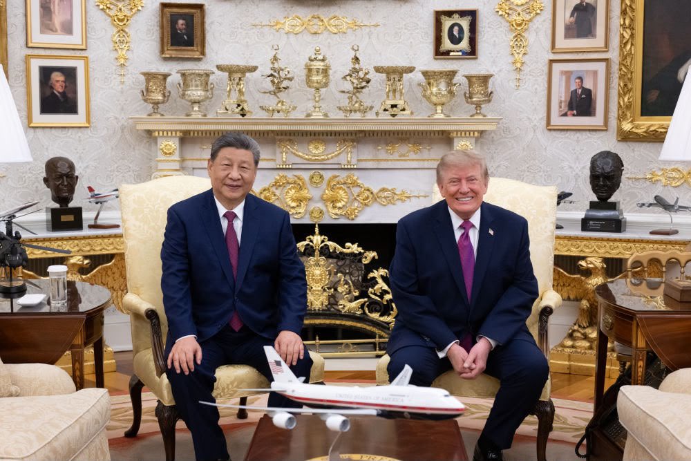 YoooRica's tweet photo. 白宫9月26日发布川习见面会具体内容，川普推动美、中、俄三边军控，中美达成多项经贸与战略安排。

• 关税减免：双方各自约300亿美元商品获得关税减免，包括美国农产品、海鲜、木材、化妆品和医疗器械。

• 中国扩大购买美国煤炭：2027年和2028年，中国每年将进口至少1000万吨美国煤炭。

• 伊朗核问题：双方确认伊朗不能拥有核武器。

• 国际水道：任何国家都不得对国际水道征收通行费。

• 三边军控：川普推动美国、俄罗斯、中国举行三方军备控制谈判。

• 农业出口：成立新的工作组，降低美国农产品进入中国市场的障碍。

• 稀土与关键矿产：继续谈判，推动供应恢复至正常水平。

• 投资合作：成立新的美中投资委员会，解决双边投资障碍。

• “超级智能”对话：建立新的美中超级智能（Super Intelligence）对话机制，下一轮会谈计划于2026年11月前举行，并建立处理超级智能相关事件的直接沟通渠道。

• G20与APEC：川普与习近平计划分别出席对方举办的G20和APEC峰会。