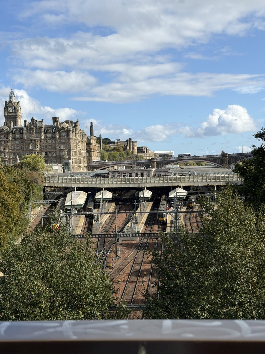 notesfromeve's tweet photo. @EGickel94228 @StiegLouise @catme370bo @Christi49154364 @JoCornwall26 @ornellabervqo5 @CappatoPaola @lesley_arman It was sunny today so I went to Edinburgh. It was so crowded. I ate in a delicious Mediterranean restaurant that had been recommended. Probably because so many people from around the world visit there, it's the best place to buy gifts. Today I finally completed my gift buying. https://t.co/U1nPGfFyKU