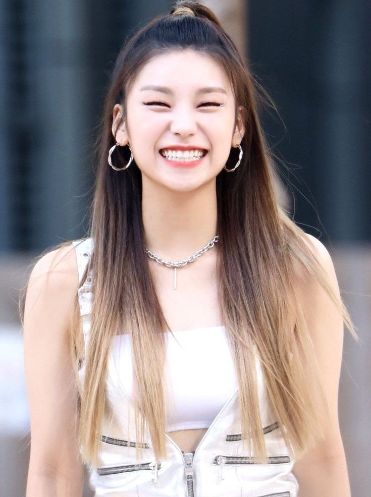 hwyejicrave's tweet photo. Something about Yeji today reminds me so much of 2019 Yeji 🥹 https://t.co/LtFS2Lrj9B