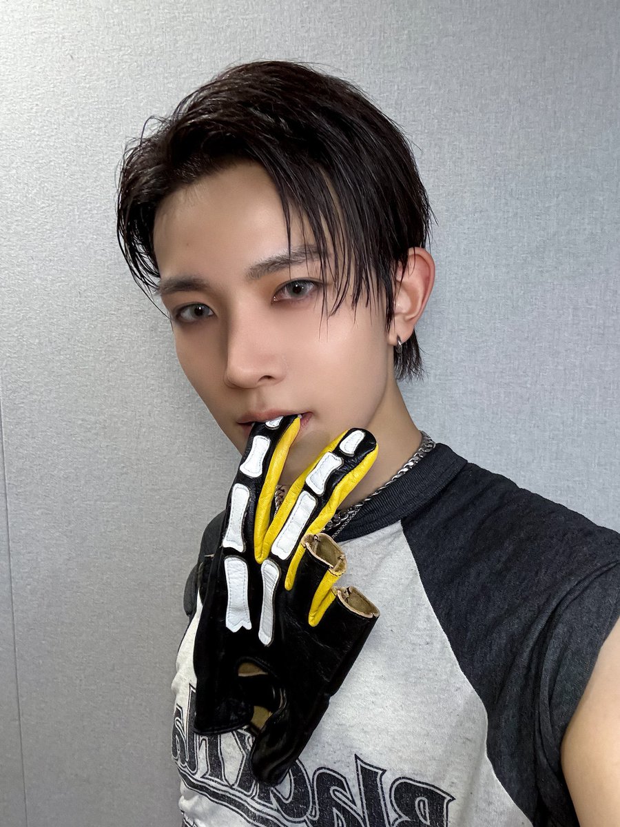 hssevng's tweet photo. 뭔갈 무는게 퍼컬이시라네요 https://t.co/q9DcQrMvHX