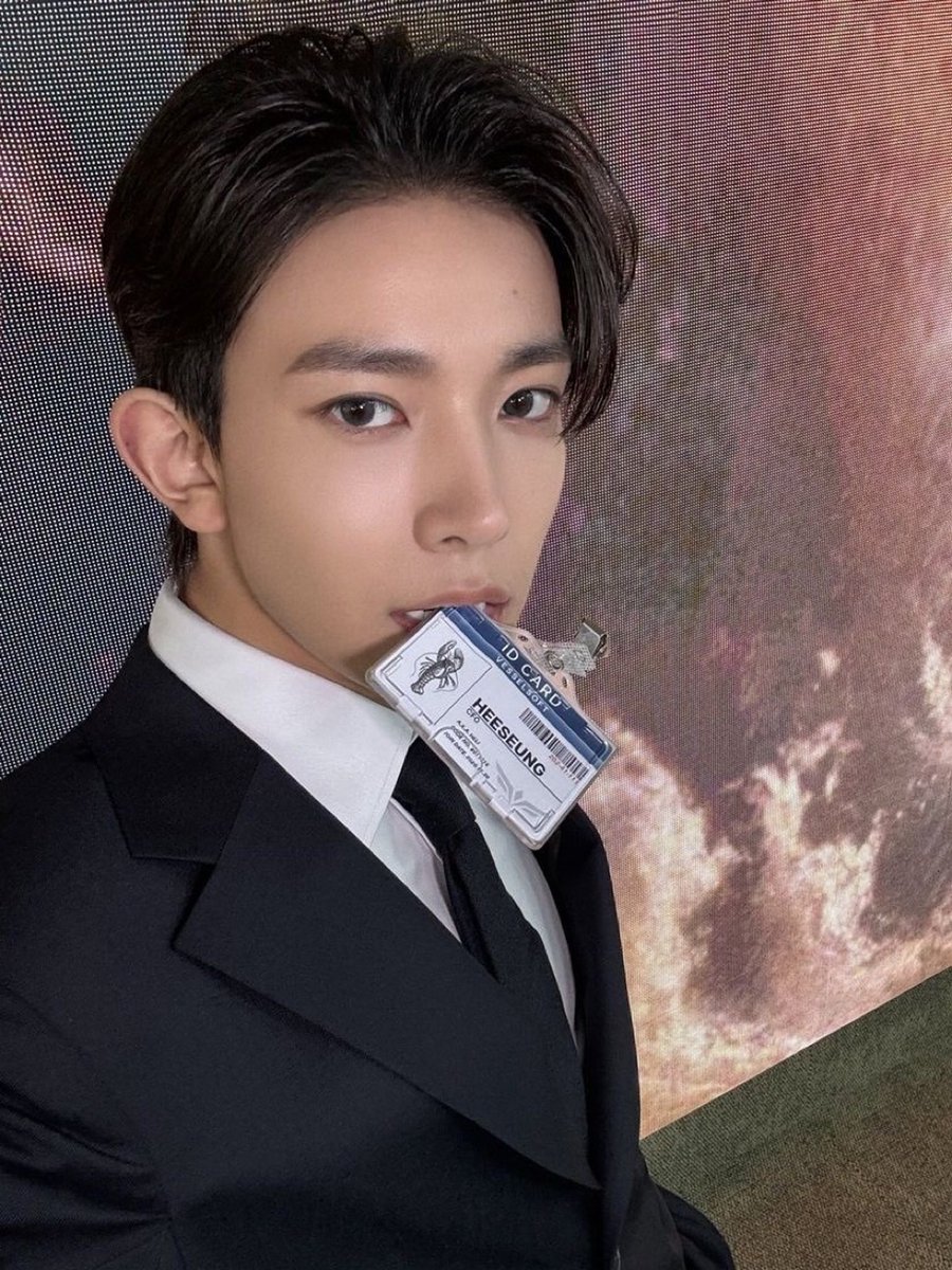 hssevng's tweet photo. 뭔갈 무는게 퍼컬이시라네요 https://t.co/q9DcQrMvHX