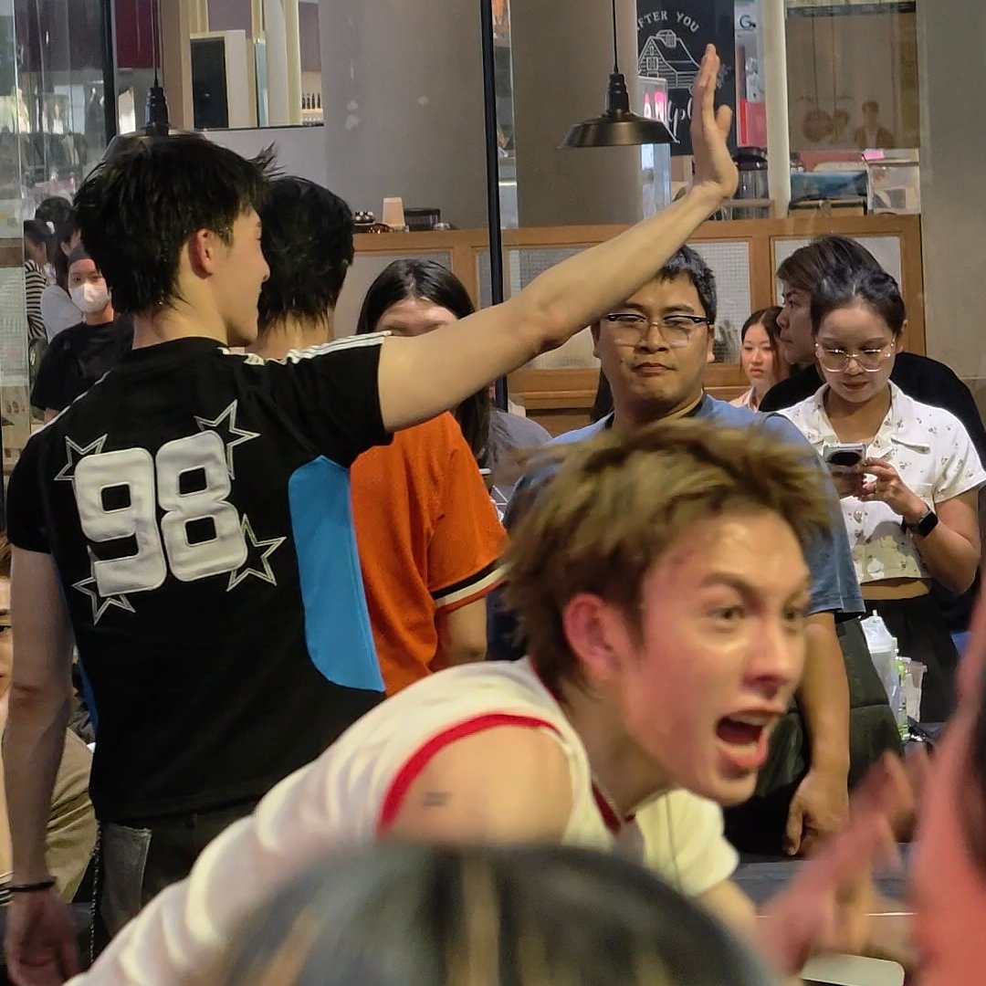 blueong09's tweet photo. โอ้ยในขณะที่หลานอยากกลับบ้าน แล้วออง😅 https://t.co/6lMDe54Fqm