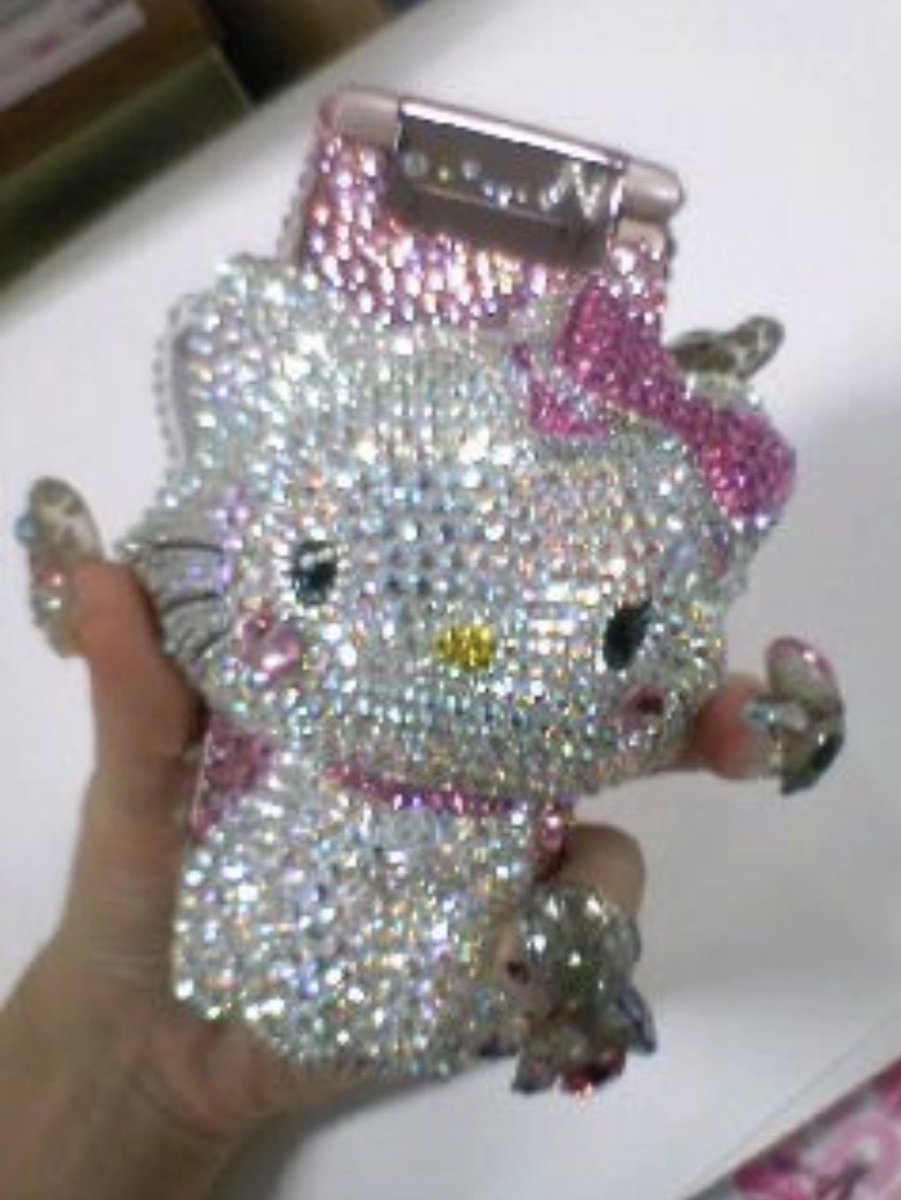 virtualh3arts's tweet photo. Charmmy Kitty flip phone case 🐈💞 https://t.co/77ODWs2VtN