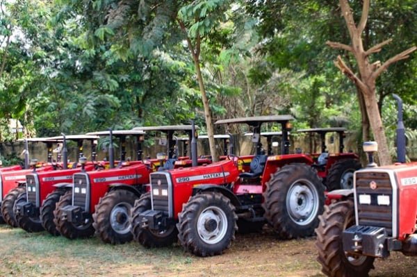 GGnymtina's tweet photo. En 5 ans, plus de 500 tracteurs et 180 motoculteurs ont été mis à disposition et 2 centres de mécanisation ont été construits, des variétés agricoles ont été développées, 784 conseillers et techniciens ont été déployés et 10.600 coopératives accompagnées...
#AgricultureTogolaise https://t.co/ugI6ulRk2t