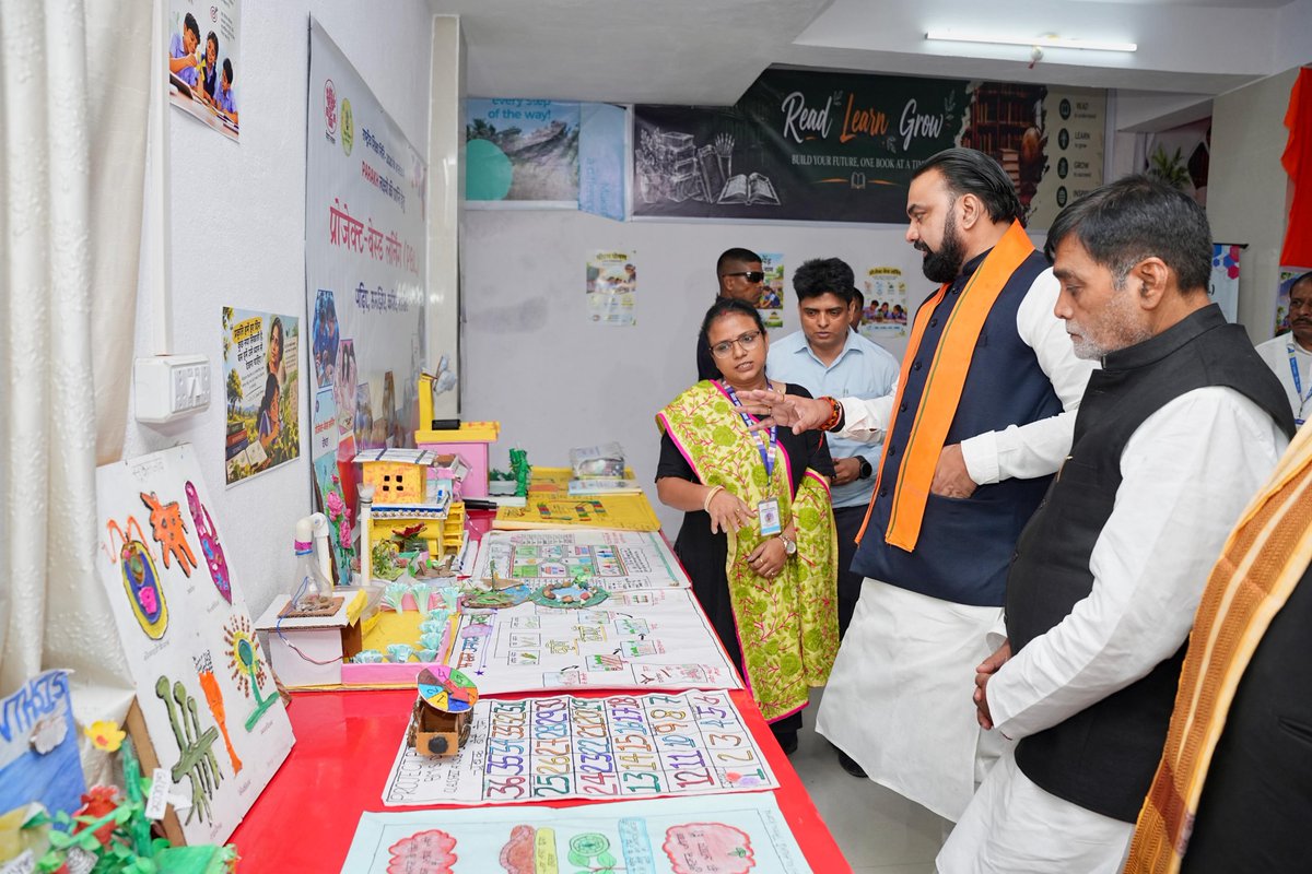 IPRDBihar's tweet photo. माननीय मुख्यमंत्री श्री सम्राट चौधरी जी आज राजकीय मध्य विद्यालय, रामजीचक, बाटागंज, दानापुर में ‘निपुण पथ—पढ़ना, लिखना एवं गणना’ की थीम पर आयोजित अभिभावक-शिक्षक संगोष्ठी (PTM)-2026 में शामिल हुए।

#samratchodhary 
#CMsamrat https://t.co/MQAySFsTqr