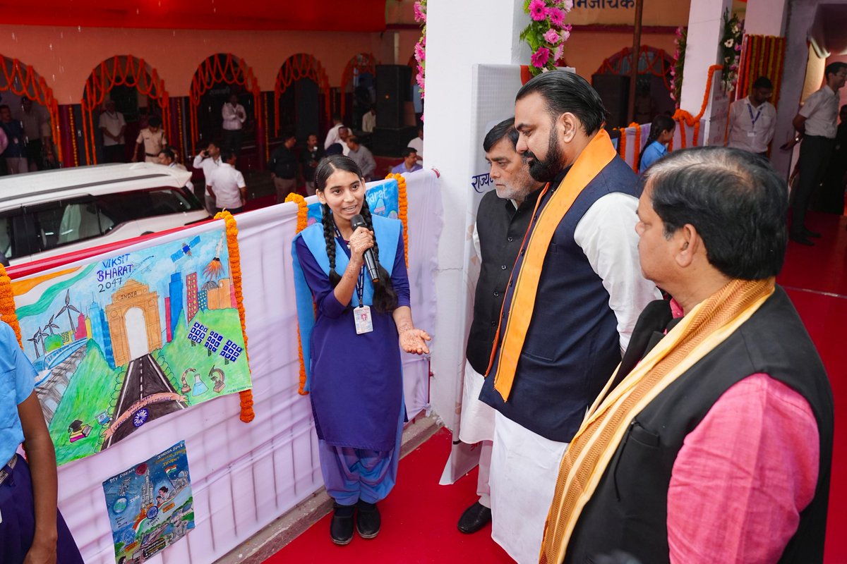 IPRDBihar's tweet photo. माननीय मुख्यमंत्री श्री सम्राट चौधरी जी आज राजकीय मध्य विद्यालय, रामजीचक, बाटागंज, दानापुर में ‘निपुण पथ—पढ़ना, लिखना एवं गणना’ की थीम पर आयोजित अभिभावक-शिक्षक संगोष्ठी (PTM)-2026 में शामिल हुए।

#samratchodhary 
#CMsamrat https://t.co/MQAySFsTqr