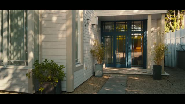Alonzo080's tweet photo. إعلان «Other Mommy». فيلم رعب خارق وإثارة نفسية من إنتاج Blumhouse وAtomic Monster وإخراج روب سافاج. تدور القصة حول طفلة تبلغ 8 سنوات تطاردها كيان يتخذ هيئة أمها أورسولا بشكل مخيف وشرير، وتُسميه «الأم الأخرى». حتى الإعلان جعلني لا أريد الاقتراب منها. https://t.co/RFVqAvpms6