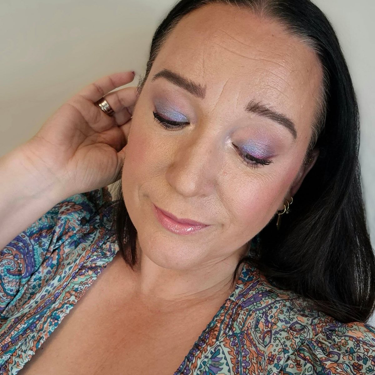 Affliction92's tweet photo. ألوان حورية البحر
الوجه
برايمر وسيروم Plump Right Back من NYX
Unreal Skin Sheer Glow Tint بدرجة 4 Fair من Charlotte Tilbury
كونسيلر Skin Radiant بدرجة 4 Fair
بودرة أساس معدنية سائبة بدرجة 2. 5
برونزر Soleil بدرجة Dark Chocolate
بلاشر Buttermelt https://t.co/9fYT0A7CG9