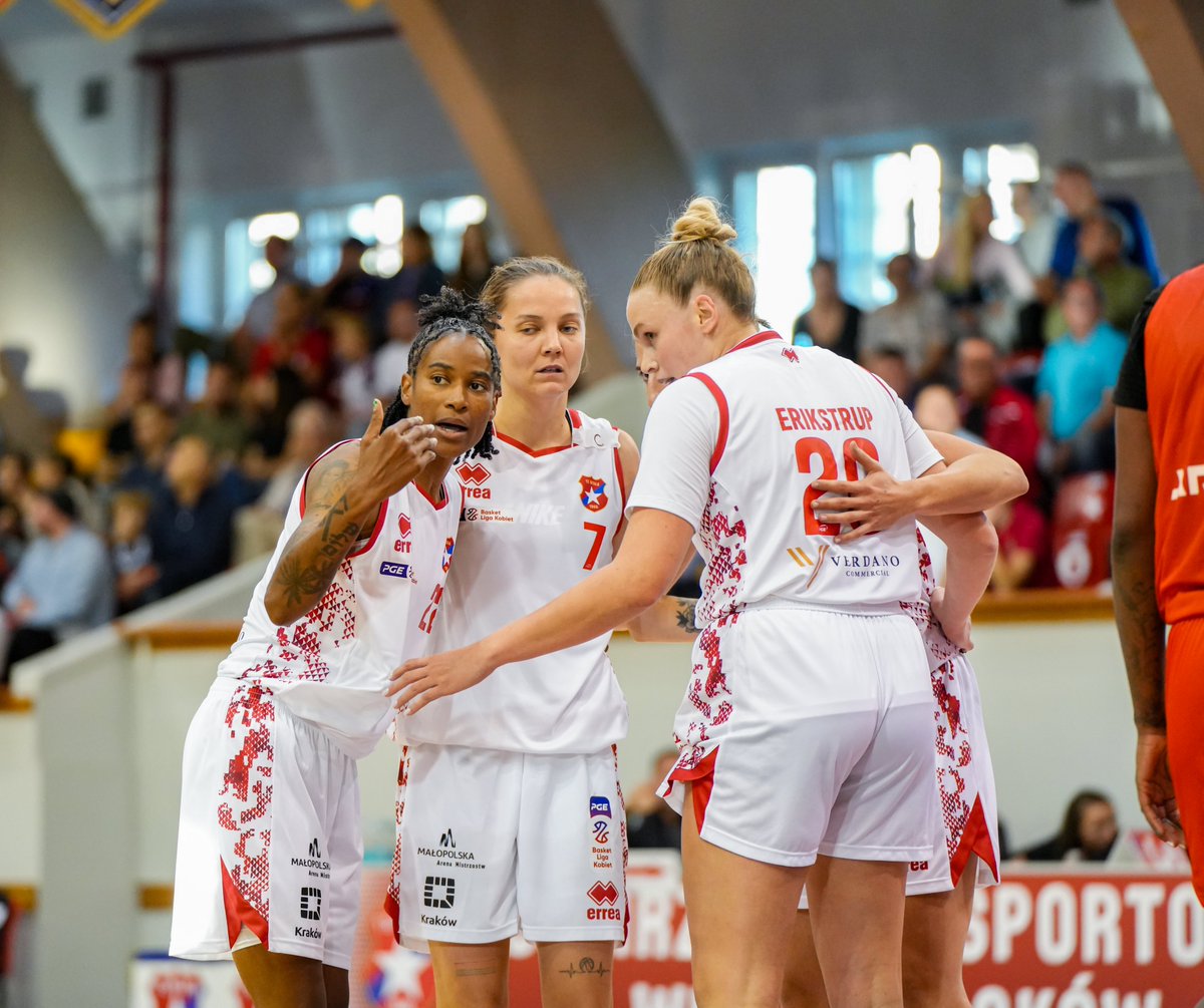 Wisla_Basket's tweet photo. Przerwa. Do szatni schodzimy przy wyniku 29:44 dla Ślęzy. Wracamy na drugą połowę walczyć dalej! 🔵⚪️🔴 https://t.co/6c5hJE1y11