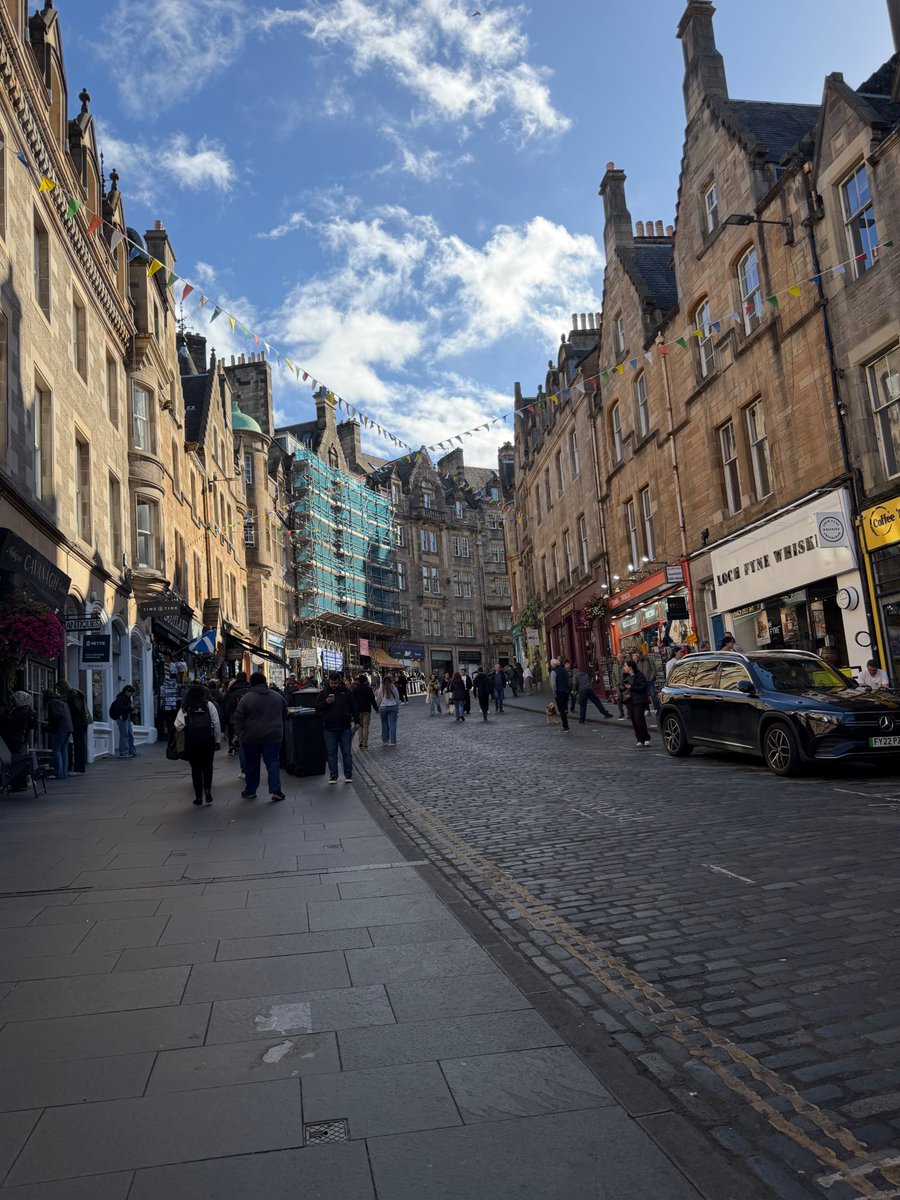 notesfromeve's tweet photo. @EGickel94228 @StiegLouise @catme370bo @Christi49154364 @JoCornwall26 @ornellabervqo5 @CappatoPaola @lesley_arman It was sunny today so I went to Edinburgh. It was so crowded. I ate in a delicious Mediterranean restaurant that had been recommended. Probably because so many people from around the world visit there, it's the best place to buy gifts. Today I finally completed my gift buying. https://t.co/U1nPGfFyKU