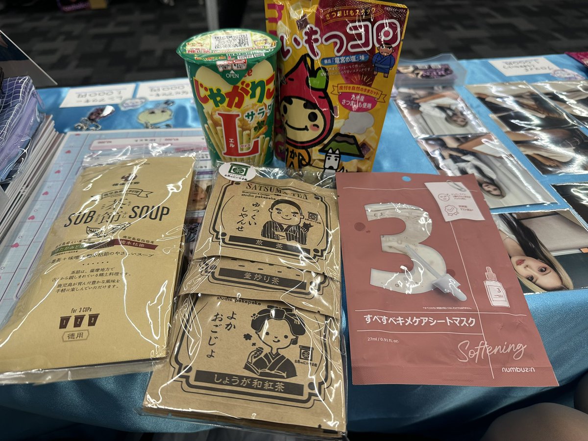 rennnn_324's tweet photo. #コスホリック45
初参加ほんとに楽しかった🔥
心強い味方が隣ブースいてくれたし大好きな仲間達が応援しに来てくれて沢山差し入れ貰えたり初めましての方が声かけてくれたりみんなのおかげで不安吹き飛びました‼️写真集の感想もお待ちしてます😌
＠monaka_s2_  誘ってくれてありがとうまた次も出れるように頑張りましょう