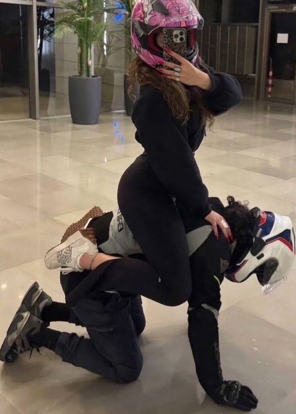 PaytonD100's tweet photo. GO GO Queen 🙇🏿‍♂️ https://t.co/8iTBPU6od8