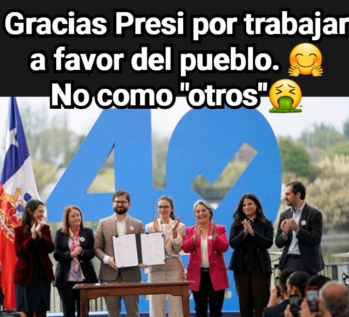 Incorru47125032's tweet photo. ¿Se han dado cuenta q los viernes a las 7 PM hay menos autos en la calle?😉
Eso ocurre pq las 40hrs se cumplen como a las 2pm y en la tarde mucha gente ya está disfrutando en familia.👏
Gracias a Bachelet y Boric por  hacer tanto por Chile aunque a los fachos les arda el ort..🌶 https://t.co/nX270wjXpW