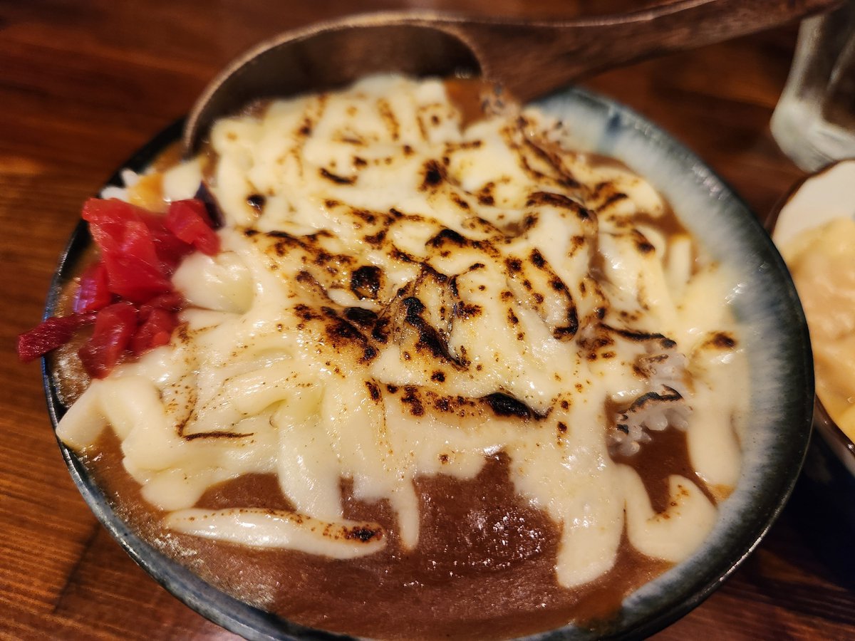 parko_water's tweet photo. 下丸子にある奈つやの中華そばで、さんま節のつけそばと、炙りチーズ茶碗カレー。
さんまを感じるつけ汁、優しい味のカレー、ワンタン、チャーシュー、メンマなど、どれも美味しい。
スープ割で最後までさんま味を深く堪能できる素敵な一杯。 https://t.co/ZYRFB4dDt9