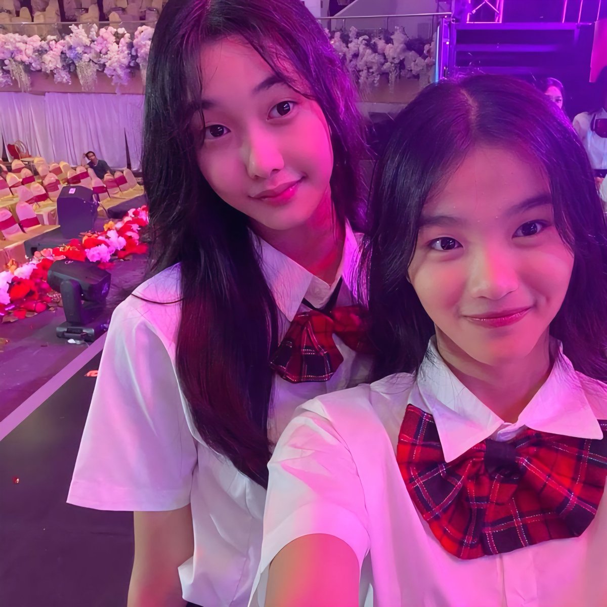 raa_twins's tweet photo. Eumm anu boleh gak tar aniv di sby recreate foto ini hehe....👉🏻👈🏻 p @.M_OlineJKT48 @.CErine_JKT48 https://t.co/r3kJMhiPXA