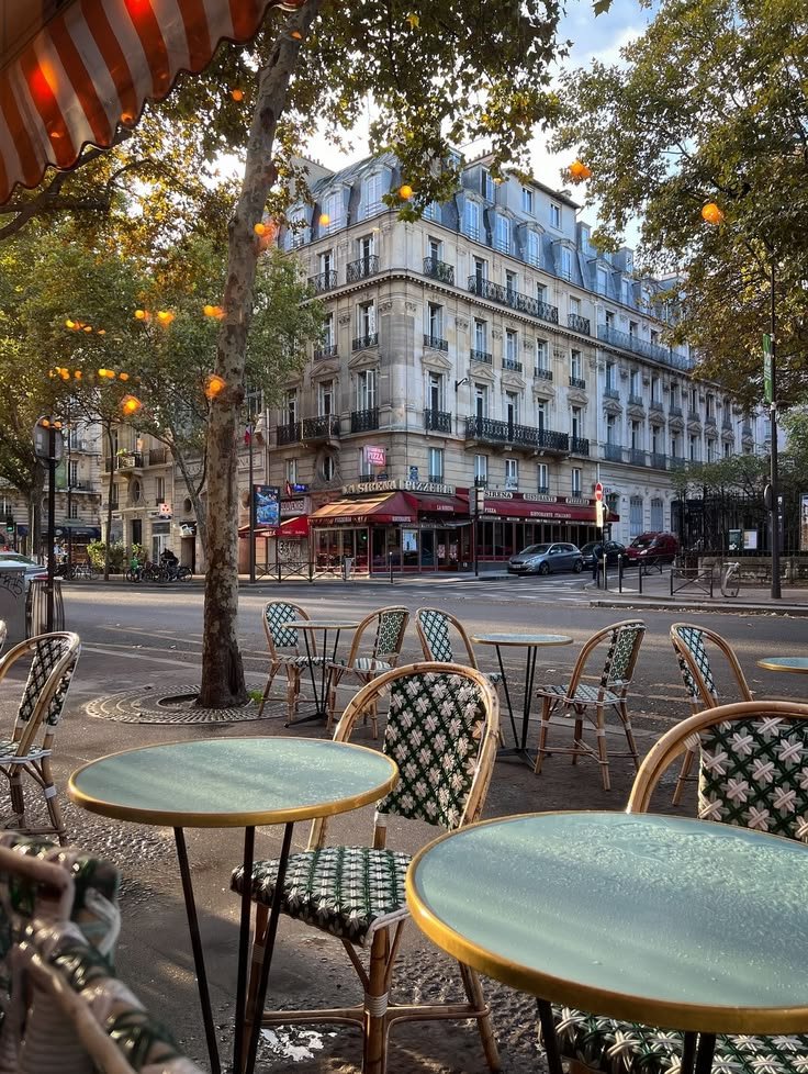 echoesofworld's tweet photo. Paris, France https://t.co/Q8w76Mew5r