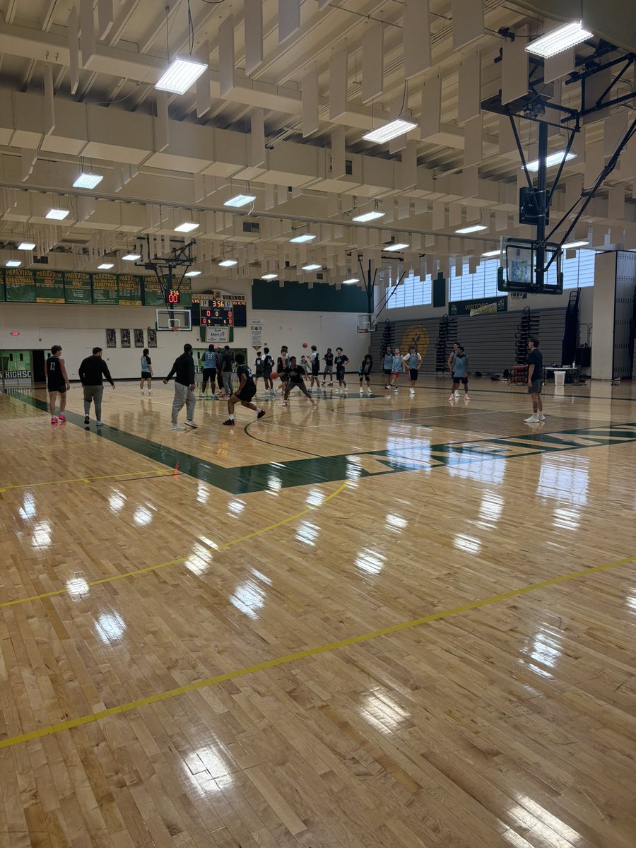 CoachSimpson5's tweet photo. Awesome having @patriotsmbb for practice this morning. High energy on an early Saturday morning!

Good luck to @DallasMeinders and company! https://t.co/ZNHJTGhAuE
