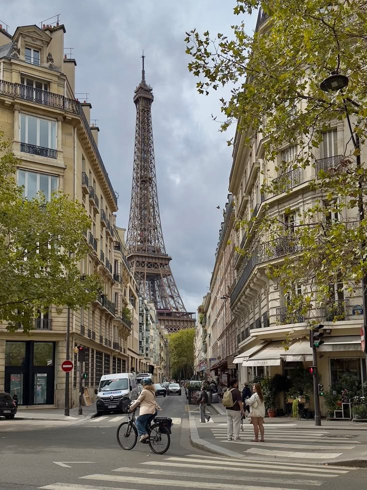 echoesofworld's tweet photo. Paris, France https://t.co/Q8w76Mew5r