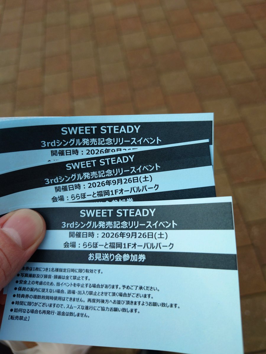 sakuyan365's tweet photo. 色々あり、2ショットには間に合いませんでしたが、ミニライブとお見送り会には行けました
お見送り会には作り直した名札つけてたお陰で、彩友ちゃん含め複数メンバーに名前を呼んでもらえてほんとうれしかった… https://t.co/CDOghCwfTQ