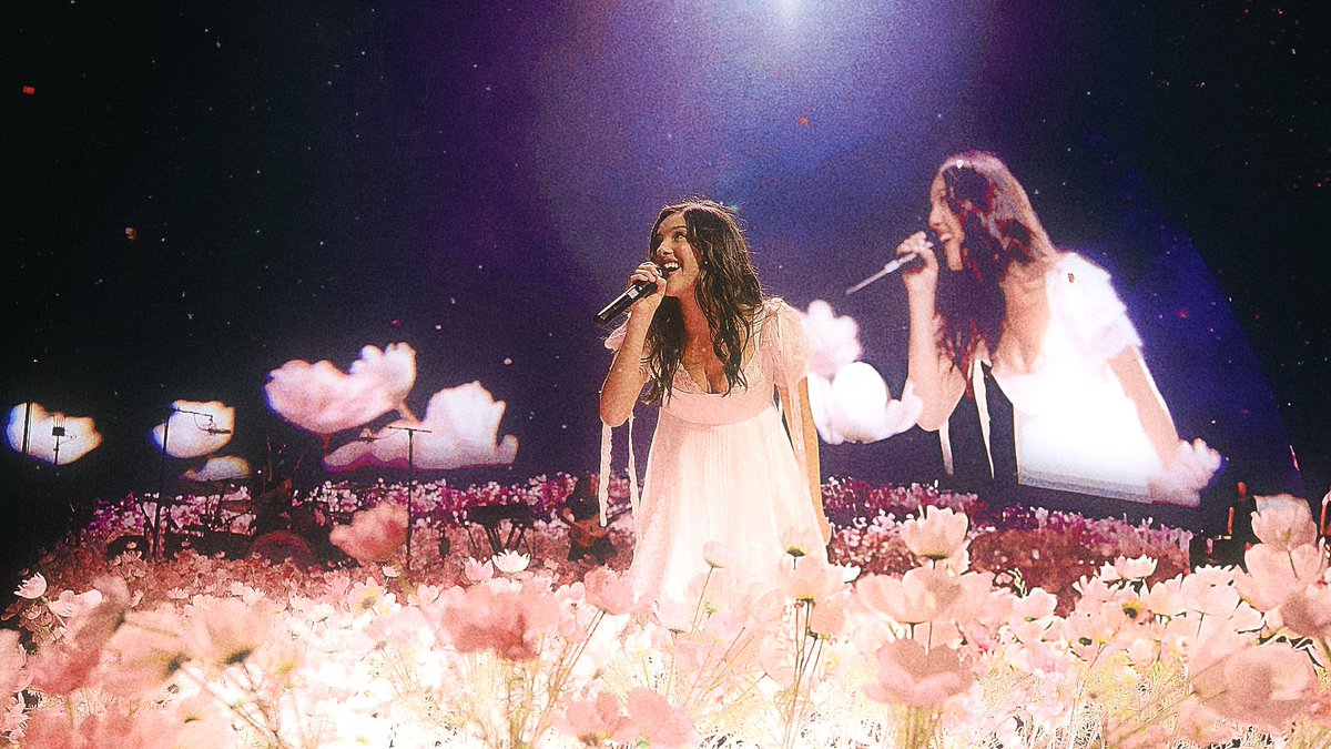 livrated's tweet photo. first night of the unraveled tour ❀ https://t.co/aiAx3jqv6r