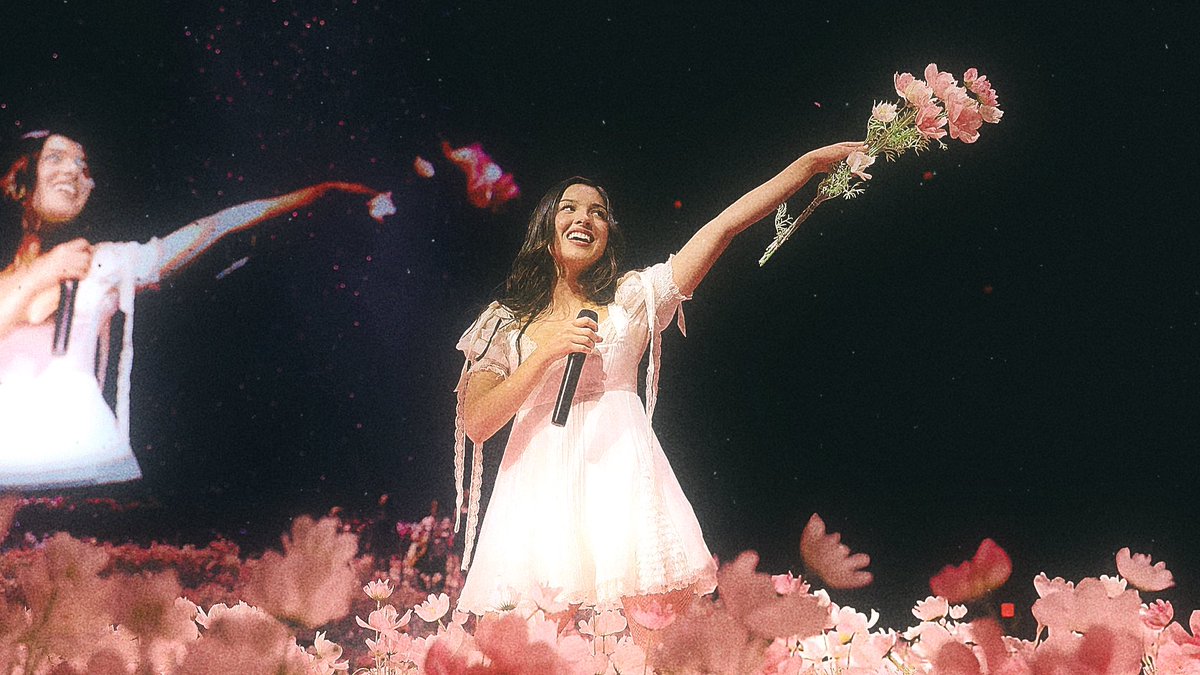 livrated's tweet photo. first night of the unraveled tour ❀ https://t.co/aiAx3jqv6r