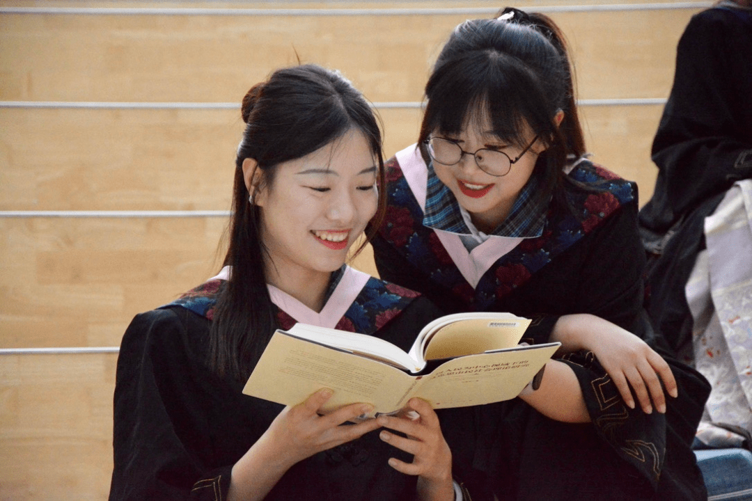 XiaoSliwinat's tweet photo. último día en la universidad! Ao de risas, tardes de estudio y momentos que llevo por siempre  Gracias a todos los que hicieron esto posible. https://t.co/Kx3jEc1LHx