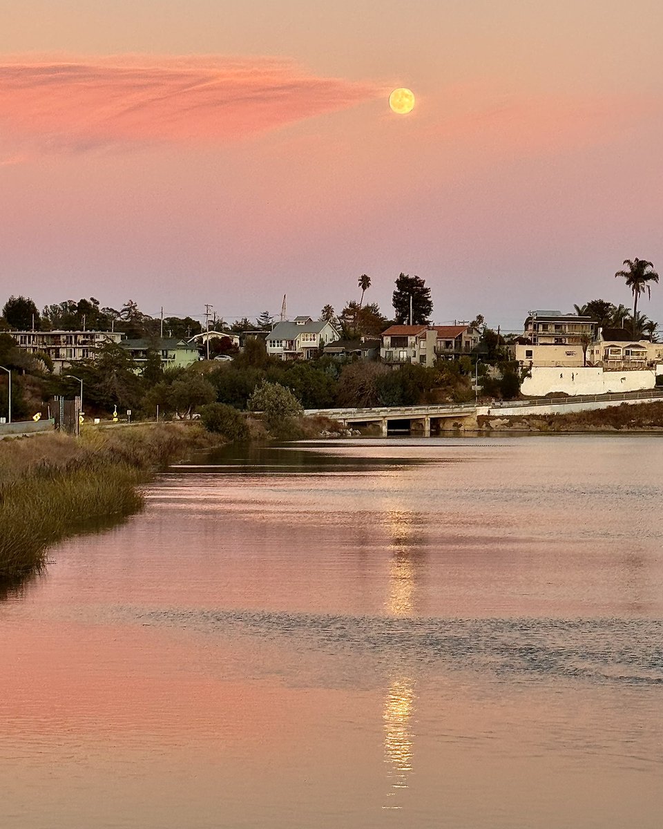 NativeSantaCruz's tweet photo. Be sure to check out the full moon Tonight! These photos are from last evening https://t.co/ZmuY4x6Kuv