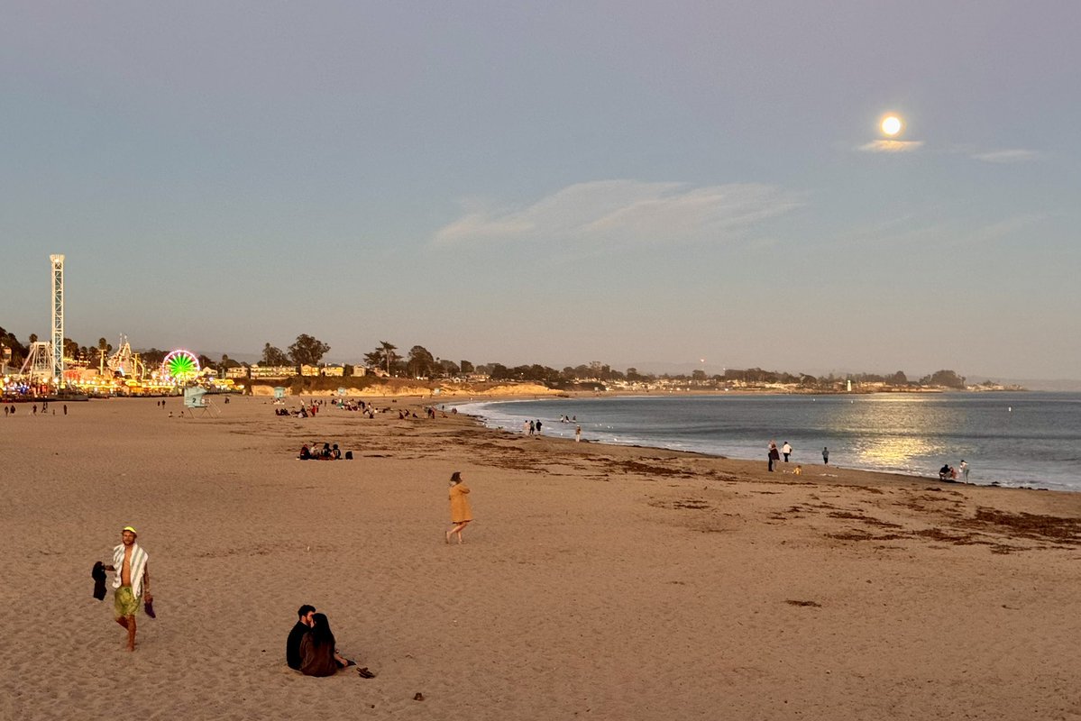 NativeSantaCruz's tweet photo. Be sure to check out the full moon Tonight! These photos are from last evening https://t.co/ZmuY4x6Kuv