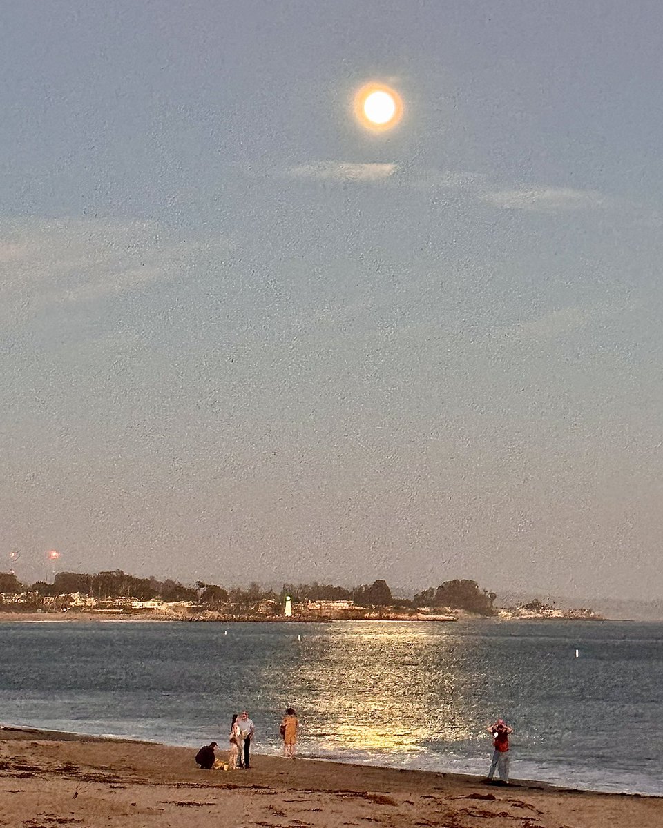 NativeSantaCruz's tweet photo. Be sure to check out the full moon Tonight! These photos are from last evening https://t.co/ZmuY4x6Kuv