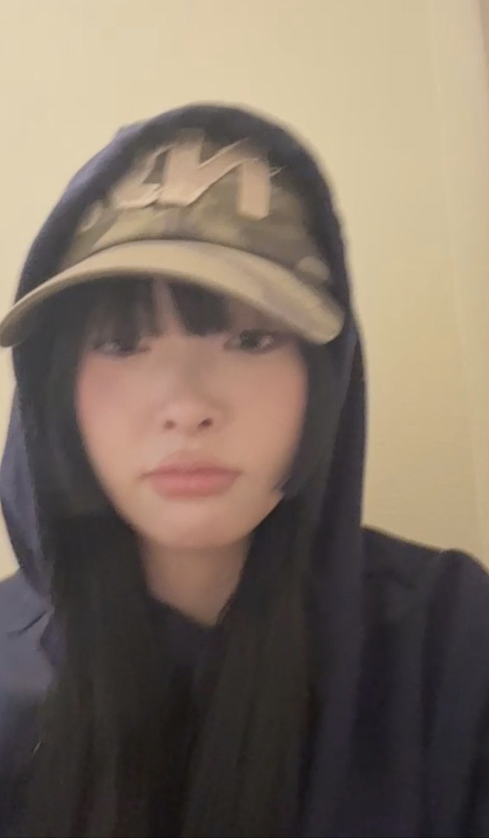 xeanrin's tweet photo. hey u got games on yuor phone? https://t.co/SL34vNh3Tq