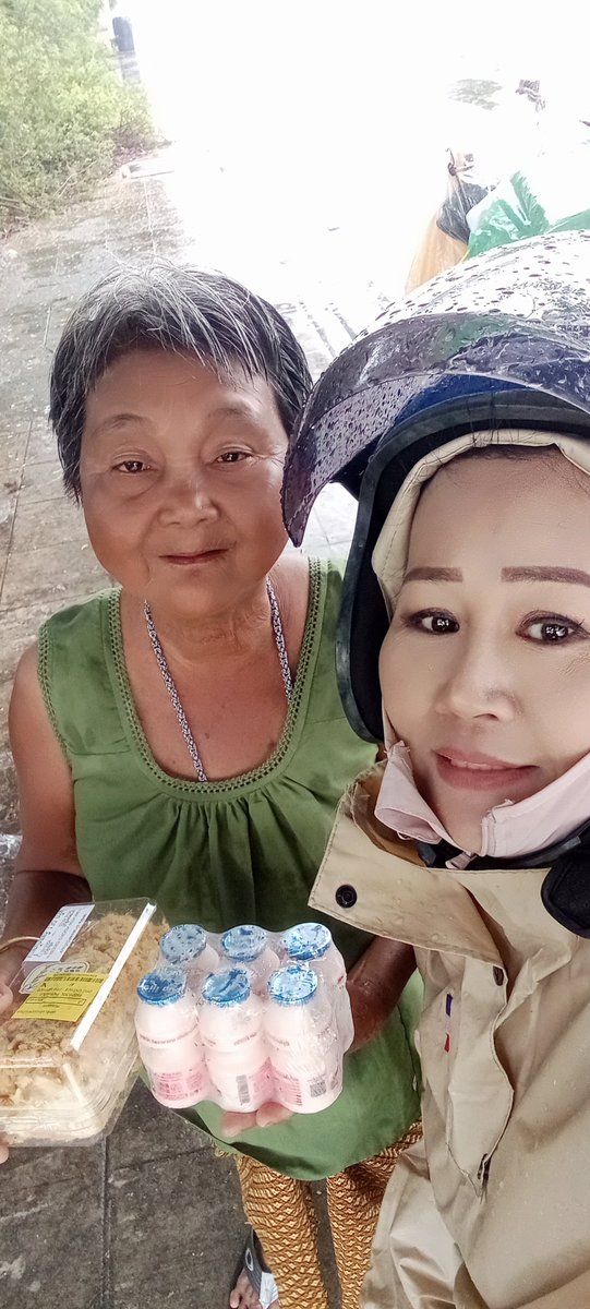 piayafaf80500's tweet photo. กราบขอบคุณ คุณลูกค้า เรียกใช้บริการนวด  และมอบเงิน ให้ซื้อขนม นมและเงิน 100บาท ให้ทุนเลี้ยงชีพยายจัน ขอให้ท่านเจริญรุ่งเรืองร่ำรวยค่ะ

#ขอฝากร้านฟ้ารุ่ง ร้านนวดขนาดเล็ก ให้บริการดี นวดดี 

#รับนวดนอกสถานที่ ขอคนพร้อมโอนมัดจำ

@ บ้านฉาง สัตหีบ ห้วยโป่ง มาบตาพุด ระยอง
สนใจ@ไลน์ค่ะ https://t.co/YYccg1JJJ4