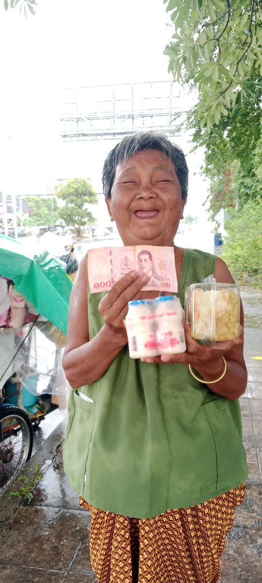 piayafaf80500's tweet photo. กราบขอบคุณ คุณลูกค้า เรียกใช้บริการนวด  และมอบเงิน ให้ซื้อขนม นมและเงิน 100บาท ให้ทุนเลี้ยงชีพยายจัน ขอให้ท่านเจริญรุ่งเรืองร่ำรวยค่ะ

#ขอฝากร้านฟ้ารุ่ง ร้านนวดขนาดเล็ก ให้บริการดี นวดดี 

#รับนวดนอกสถานที่ ขอคนพร้อมโอนมัดจำ

@ บ้านฉาง สัตหีบ ห้วยโป่ง มาบตาพุด ระยอง
สนใจ@ไลน์ค่ะ https://t.co/YYccg1JJJ4
