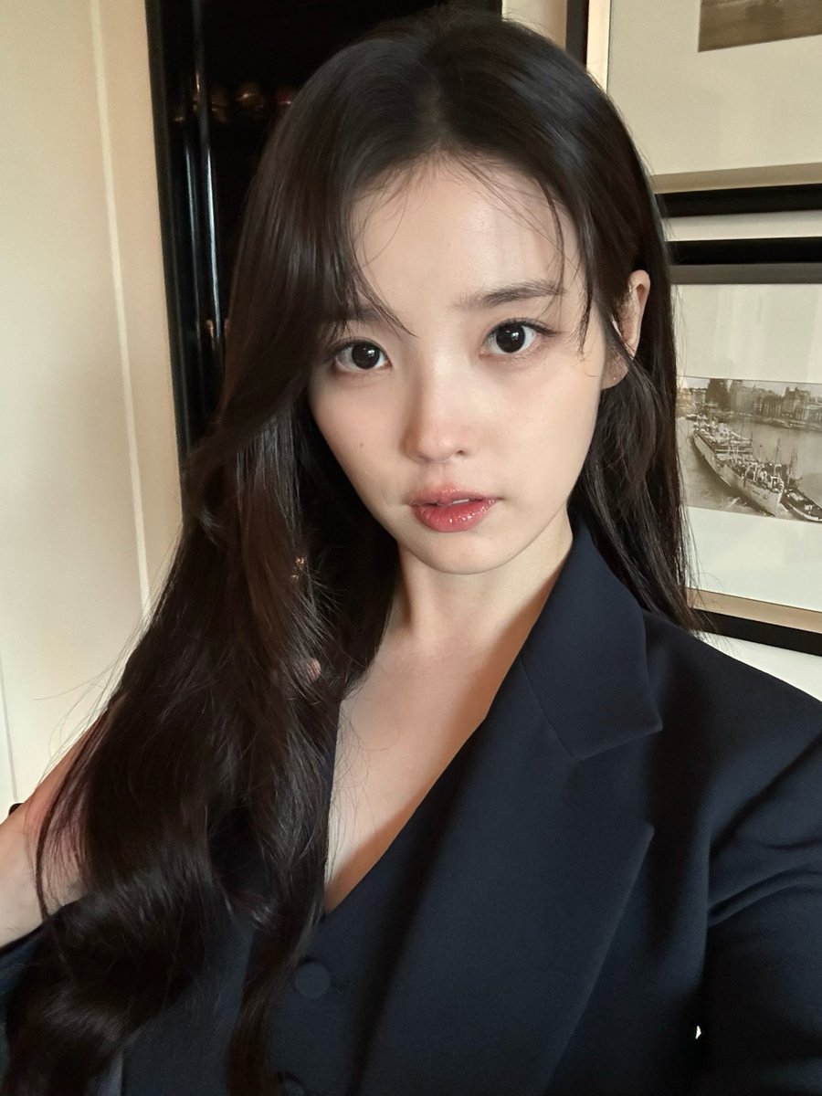 PrettyJiBrasil's tweet photo. 🐥 dlwlrma:
"Negócios da mulher de cabelo longo"
🔗 https://t.co/Lx40JiSV87
#아이유 #IU #이별로부터 #UnknownPlanet @_IUofficial https://t.co/OhrIHsRWFh