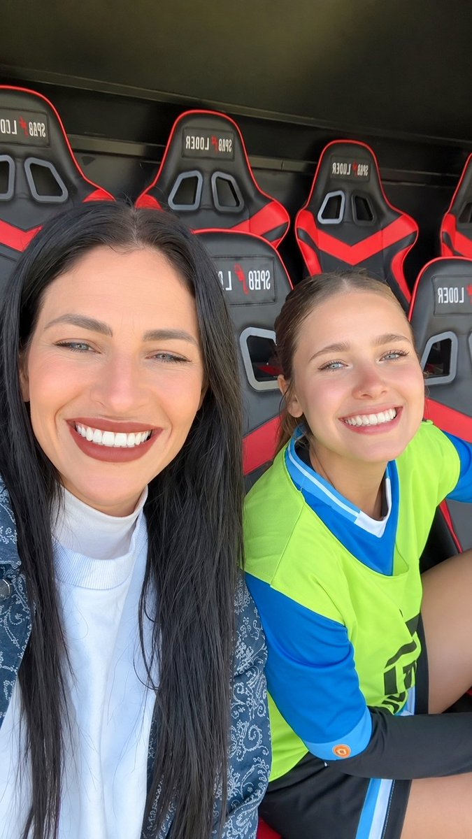 MadresdelShowFC's tweet photo. "Chiara y Coty":
Porque estas dos Madres juegan juntas para la Seleccion Argentina de Streamers 🇦🇷✨️ #GranHermano https://t.co/FmineZR2ZH