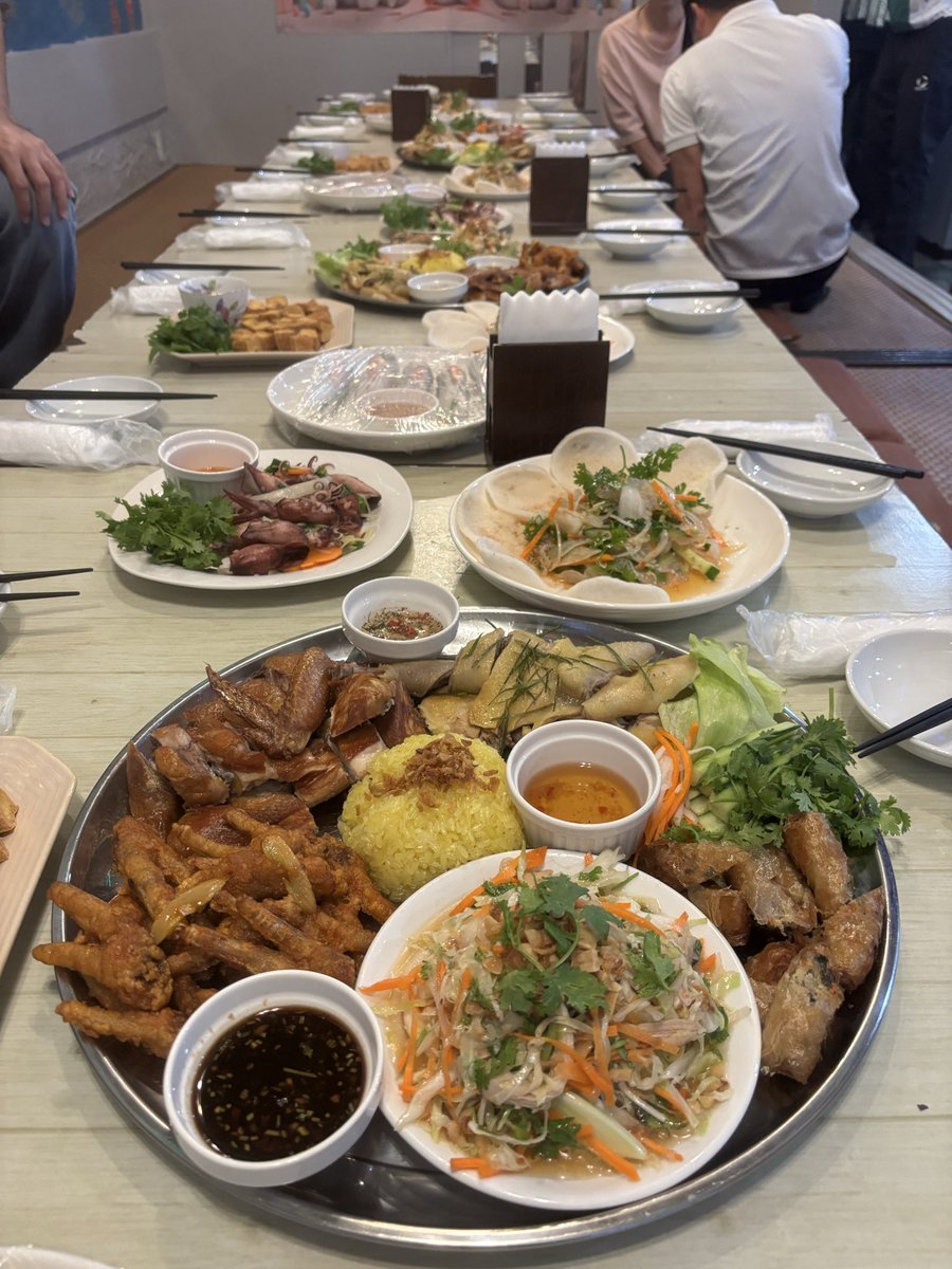 HuavoStrong's tweet photo. 今日は、懇親会も兼ねての、
 
職場の飲み会🍻

全てベトナム料理🇻🇳

口の中全て、

パクチーに、占拠されました。 https://t.co/tXK826URRz