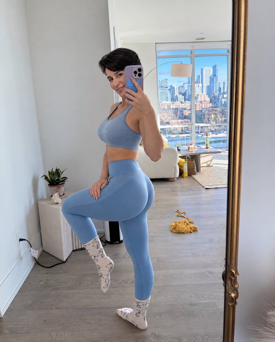 kasssprincesss's tweet photo. Do you think I look beautiful?🫣🤭 https://t.co/iNrucbyZET
