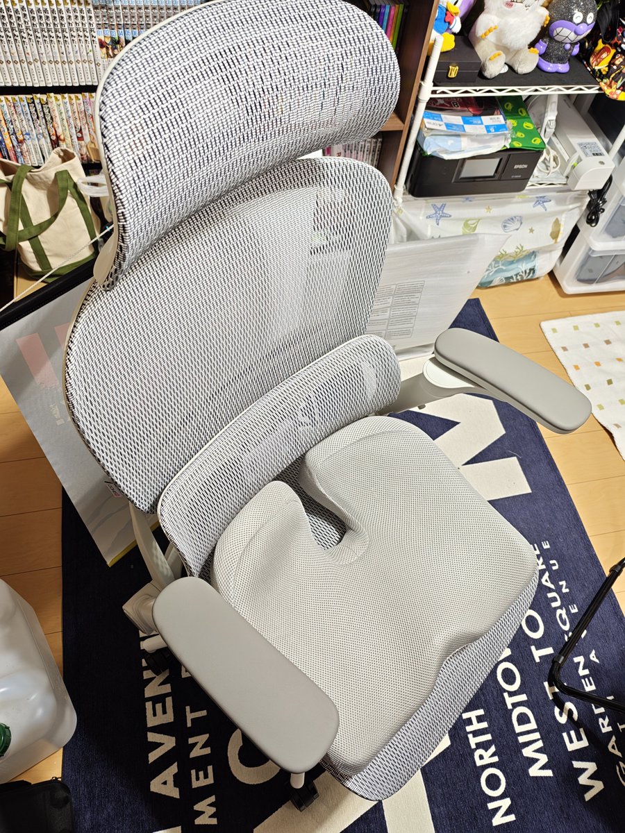 meganico2525's tweet photo. 長年使ってたゲーミングチェアとお別れする時が来たようです
重心がズレるとコケそうになるぐらい傾いて気分はヤジロベー
さようならゲーミングチェア
いつも私の体を支えてくれてありがとう
そしてこんにちは、オフィスチェア
私の体はこれからこいつに支えてもらうよ
#さよならゲーミングチェア https://t.co/QXeYOvr40j