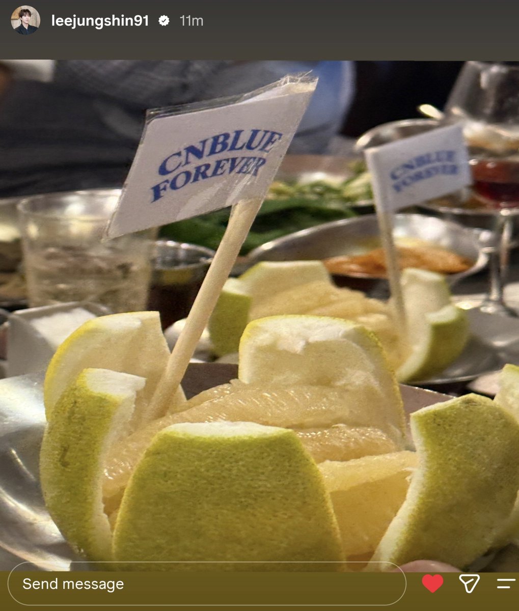 sg_shirleyc's tweet photo. My wish is to be with CNBLUE Together Forever 🙏
#CNBLUEForever #LeeJungShin
#CNBLUE #씨엔블루 #KRAZY #KRAZYMusicFestival #KRAZYTaipei
From CNBLUE UN Support https://t.co/lq1mnI0vuL